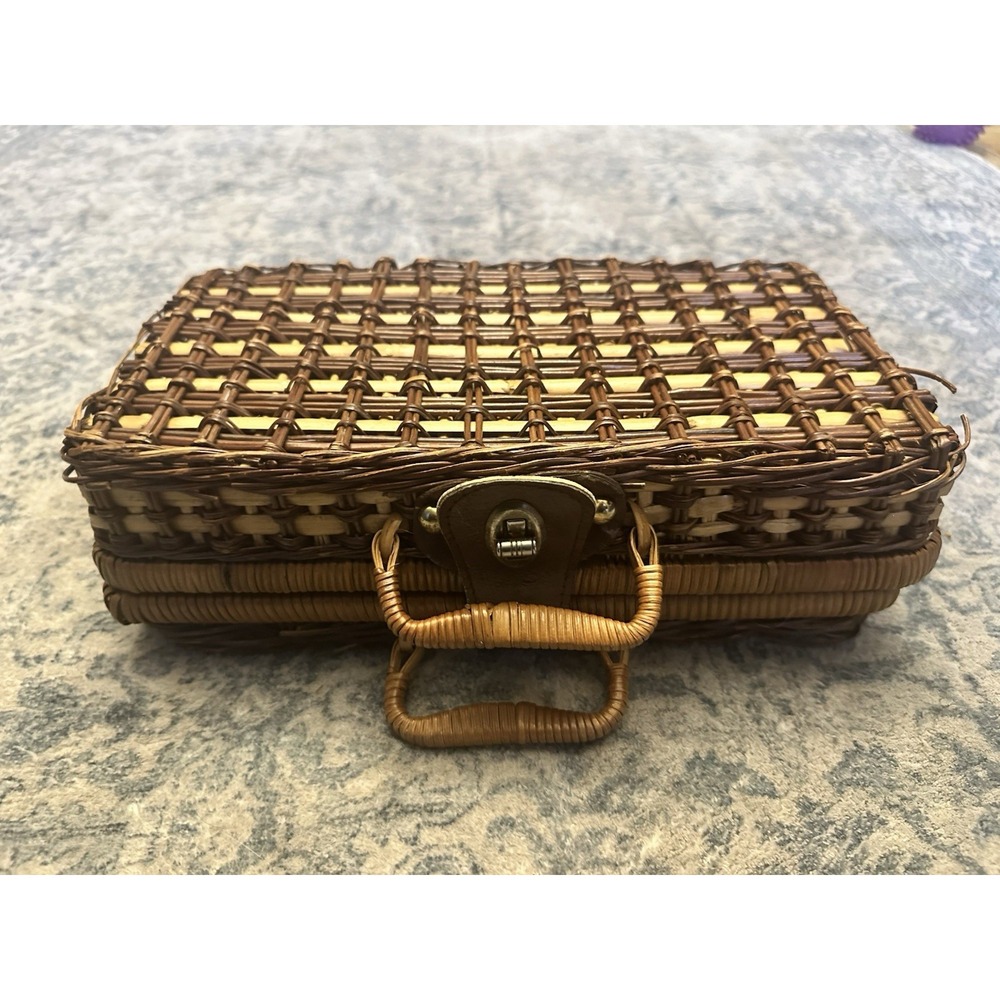 Woven Wicker Carrying Case Lunch Picnic Basket Leather Latch Brown Vintage 50's‎